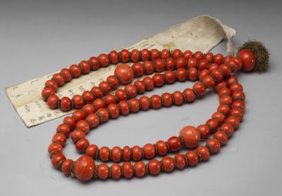 图片[3]-Coral prayer beads with sheepskin note, presented to the Qing court from the Gurkha Kingdom in 1792, Qing dynasty, 18th c., probably a Tibetan work-China Archive